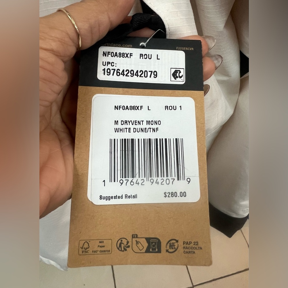 The North Face men’s Dryvent Mono Black and White Jacket - Picture 4 of 10